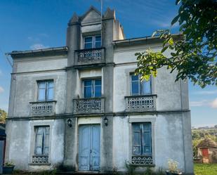 Vista exterior de Finca rústica en venda en Foz amb Jardí privat