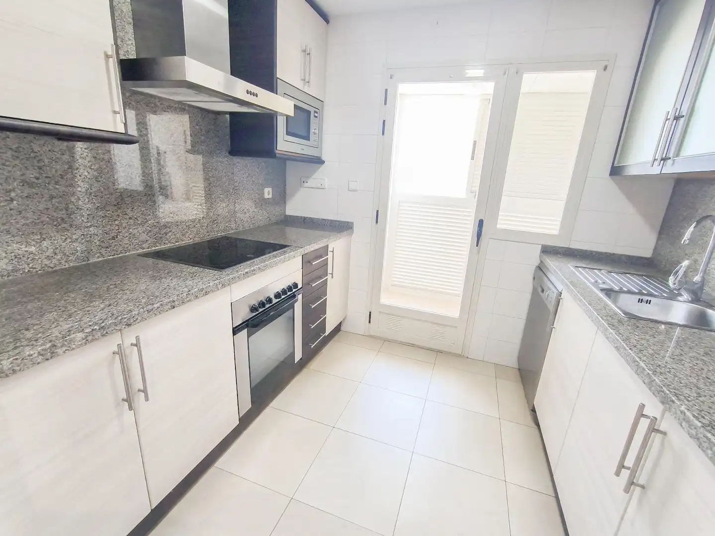 Apartament amb piscina en venda a Calle Presidente Adolfo Suárez, imagen 20