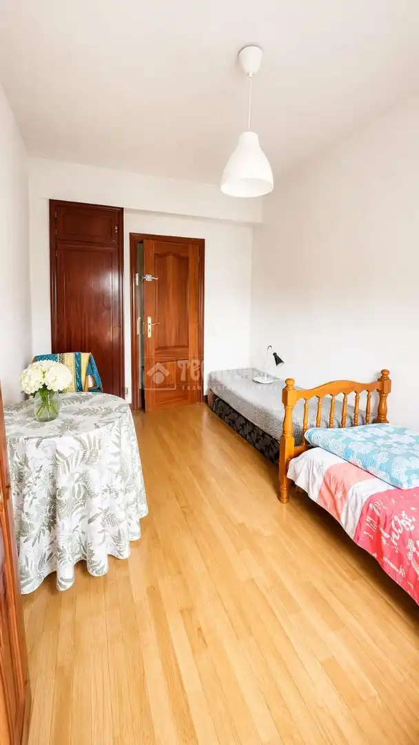 Habitación de Piso en venta en Madrid con Calefacción