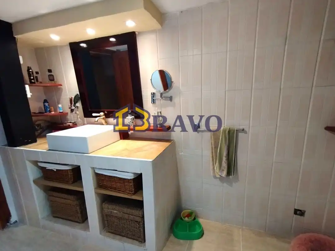 Bathroom of Houses for sale in Medina de Pomar, Burgos
