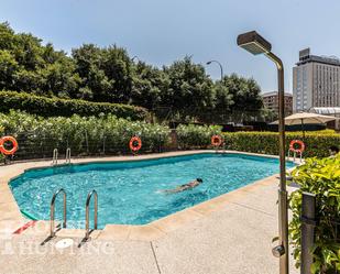 Piscina de Pis en venda en  Madrid Capital amb Aire condicionat, Calefacció i Jardí privat
