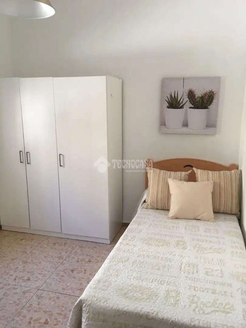 Bedroom of Flat for sale in Sevilla  with Air Conditioner and Balcony