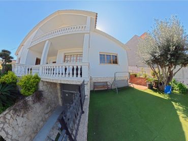 Villa avec balcon à vendre à Carrer Arc