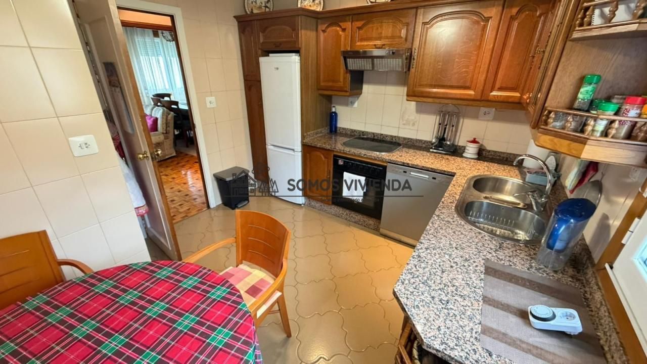 Cocina de Casa o chalet en venta en Ourense Capital  con Calefacción, Jardín privado y Terraza