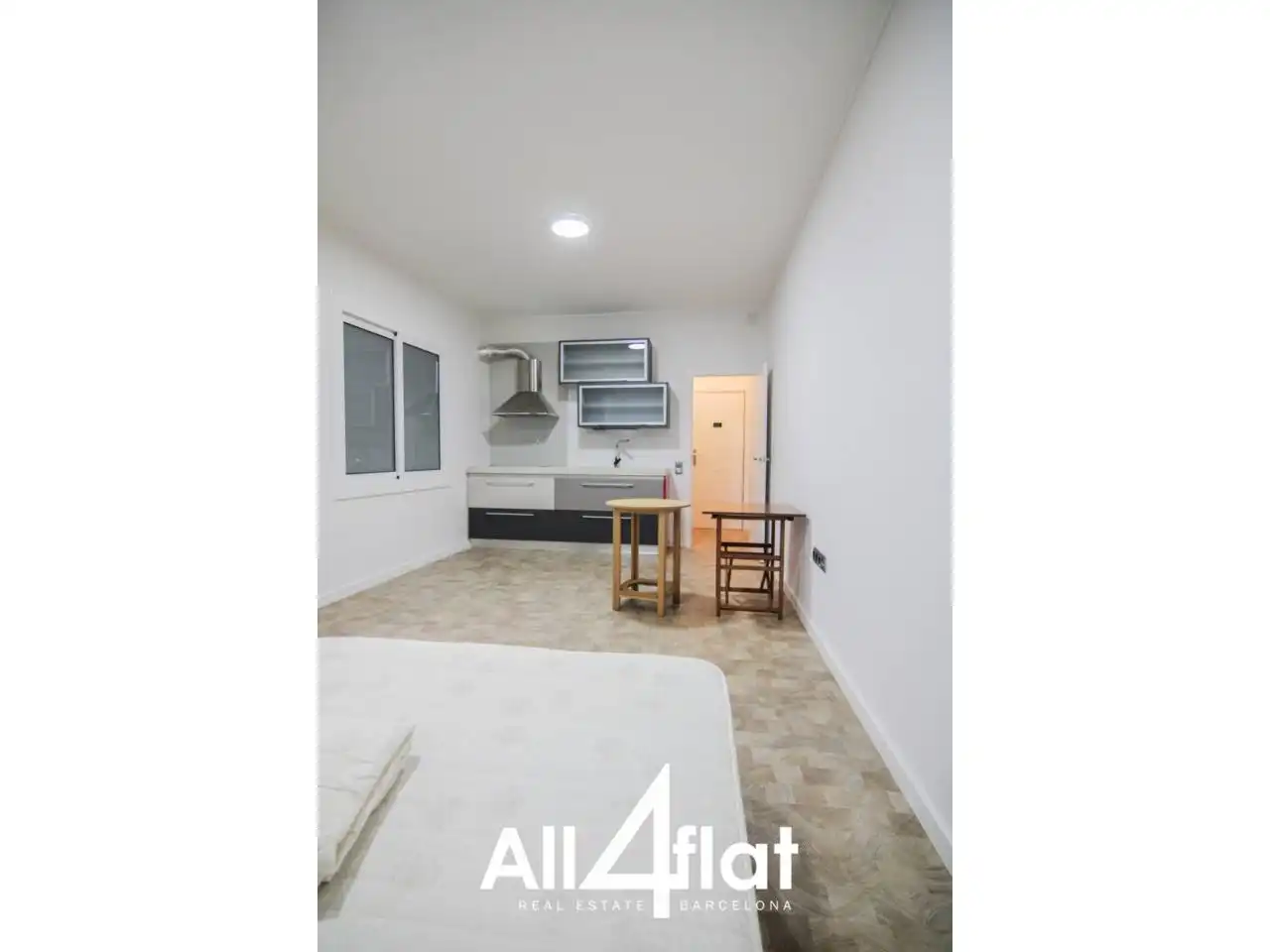 Habitación de Estudio de alquiler en Barcelona con Alarma
