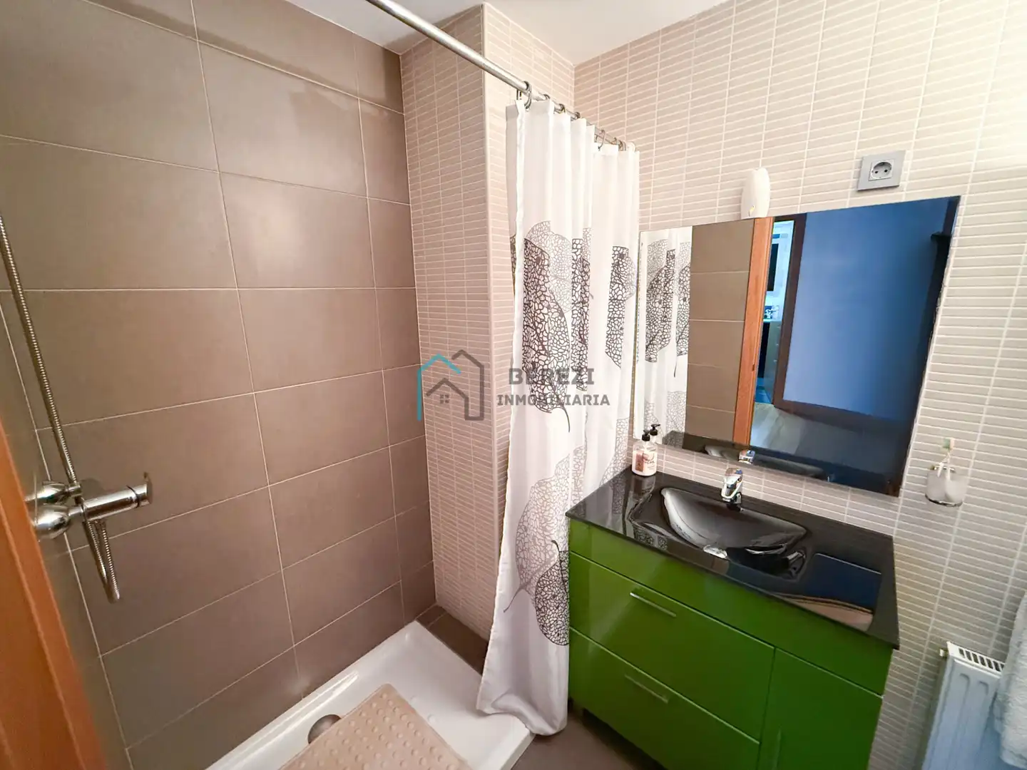 Baño de Piso en venta en Bermeo con Calefacción, Trastero y Amueblado
