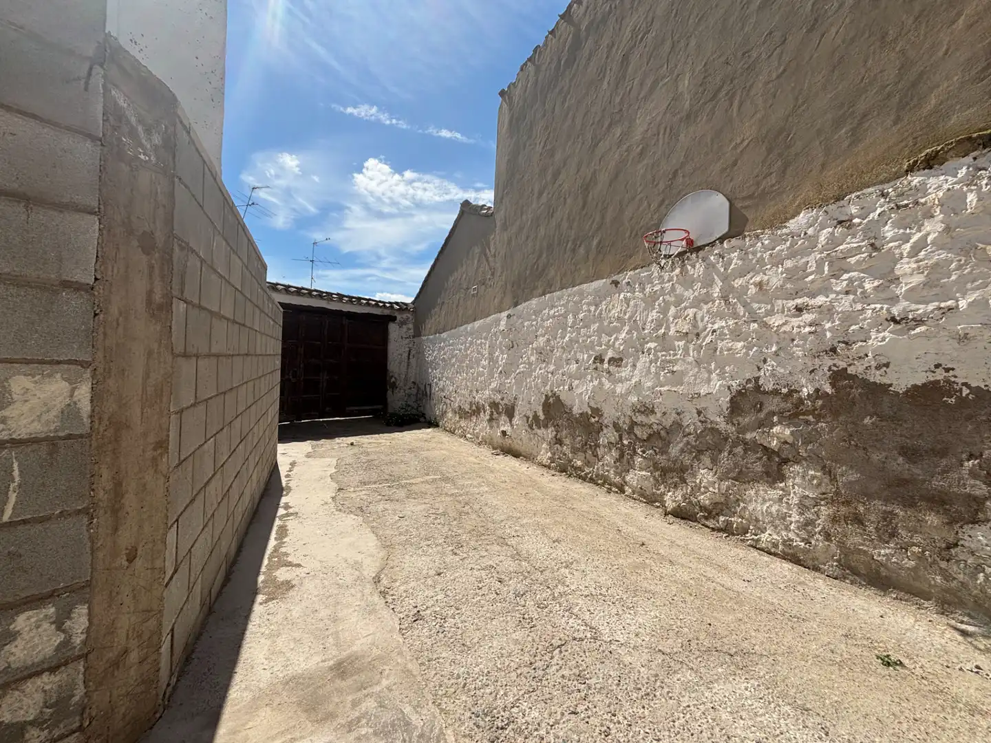 Vista exterior de Casa o xalet en venda en Monegrillo amb Jardí privat, Terrassa i Moblat
