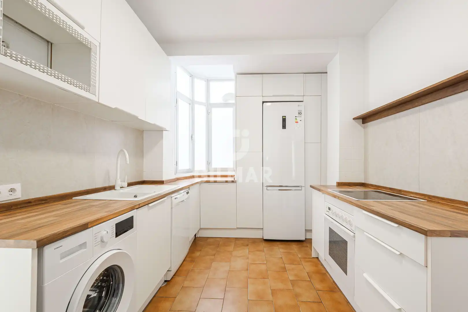 Cocina de Piso en venta en Sevilla con Calefacción