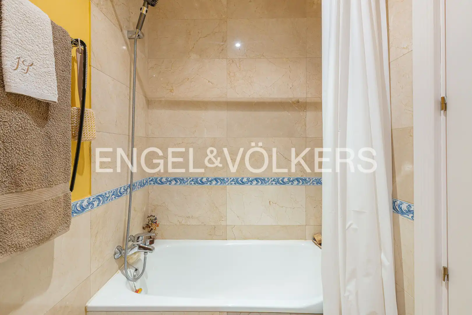 Bathroom of Detached homes for sale in El Escorial  with Heating, Private garden and Terrace