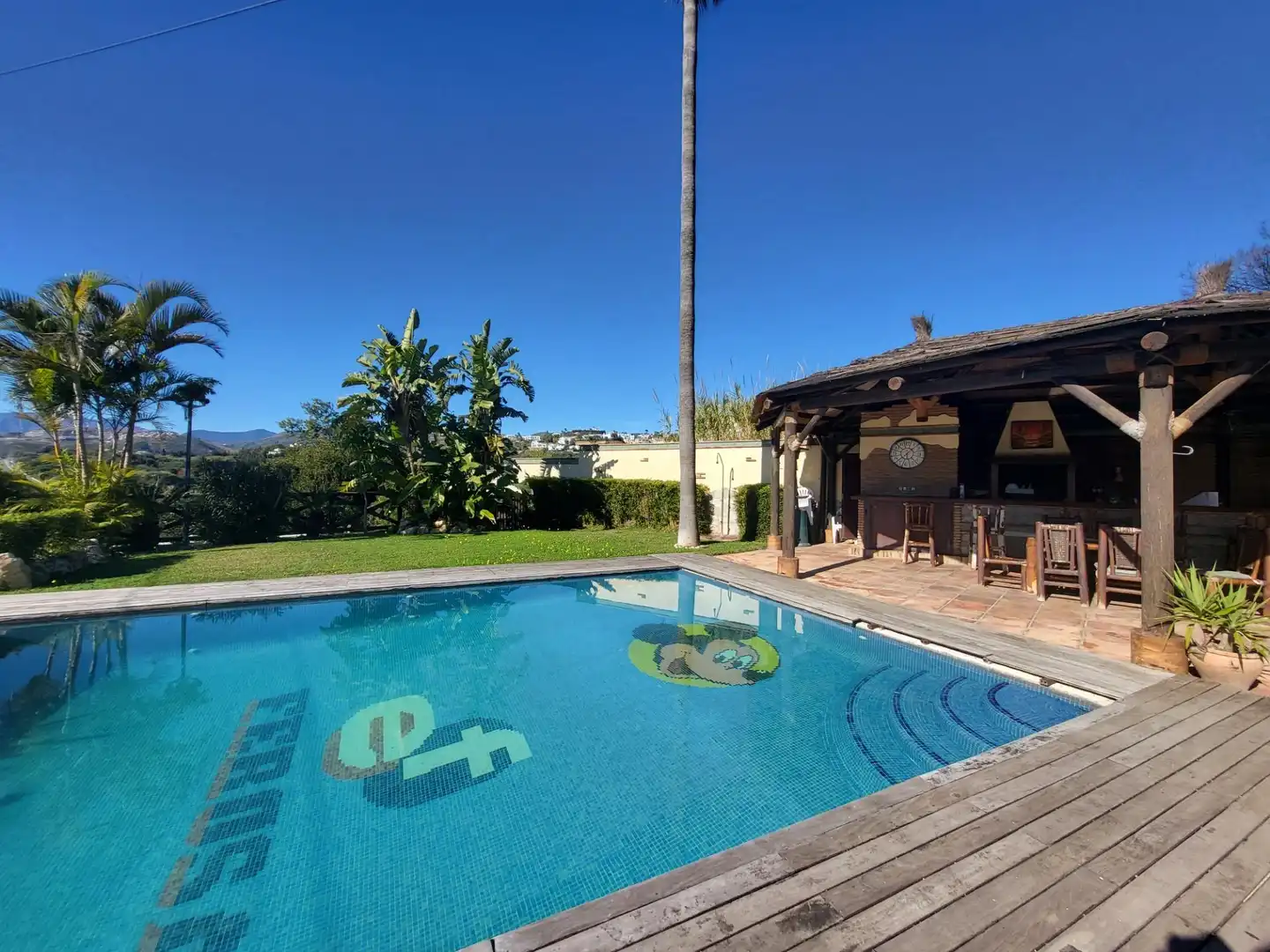 Piscina de Finca rústica en venda en Marbella amb Aire condicionat, Calefacció i Jardí privat
