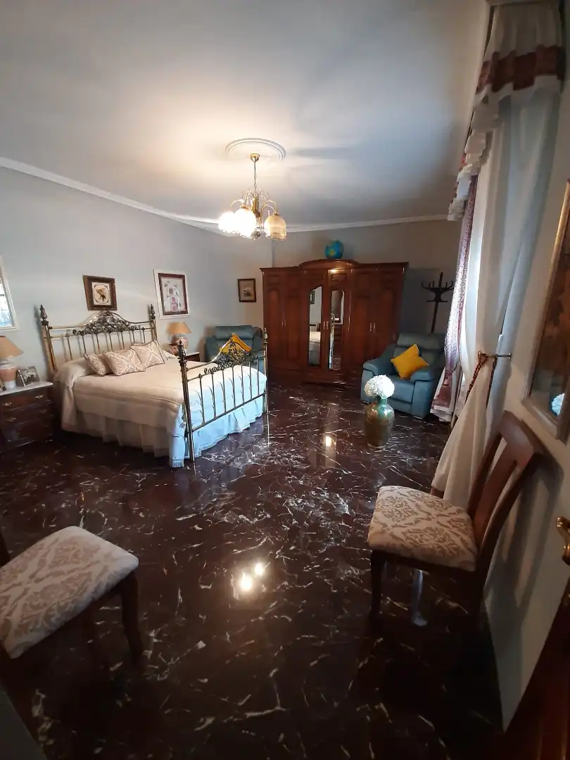 Dormitori de Casa o xalet en venda en Úbeda amb Calefacció i Balcó