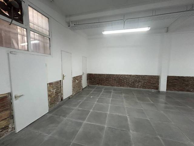 Local comercial en Alquiler en Calle Guifré en El Remei