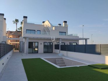 Villa avec piscine à vendre à Calle Nueva Ribera 1