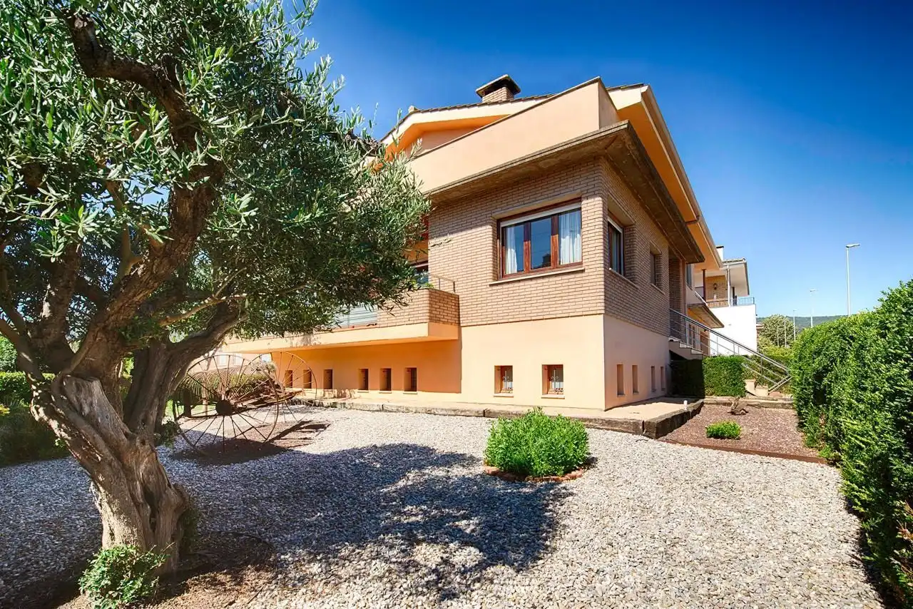 Casa con giardino in vendita a Porqueres, imagen 2
