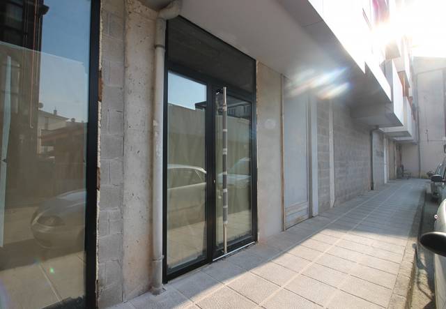 Local comercial en Venta en Cabezón de la Sal - Calle Matilde de la Torre, 9 en Cabezón de la Sal