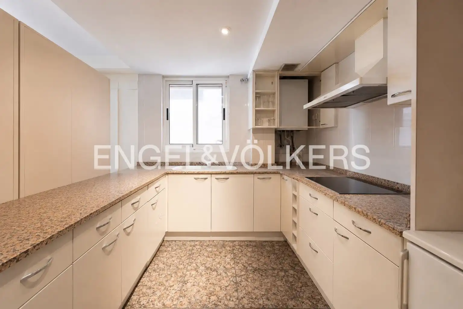 Küche von Maisonette zur Miete in Valencia mit Klimaanlage, Heizung und Möbliert