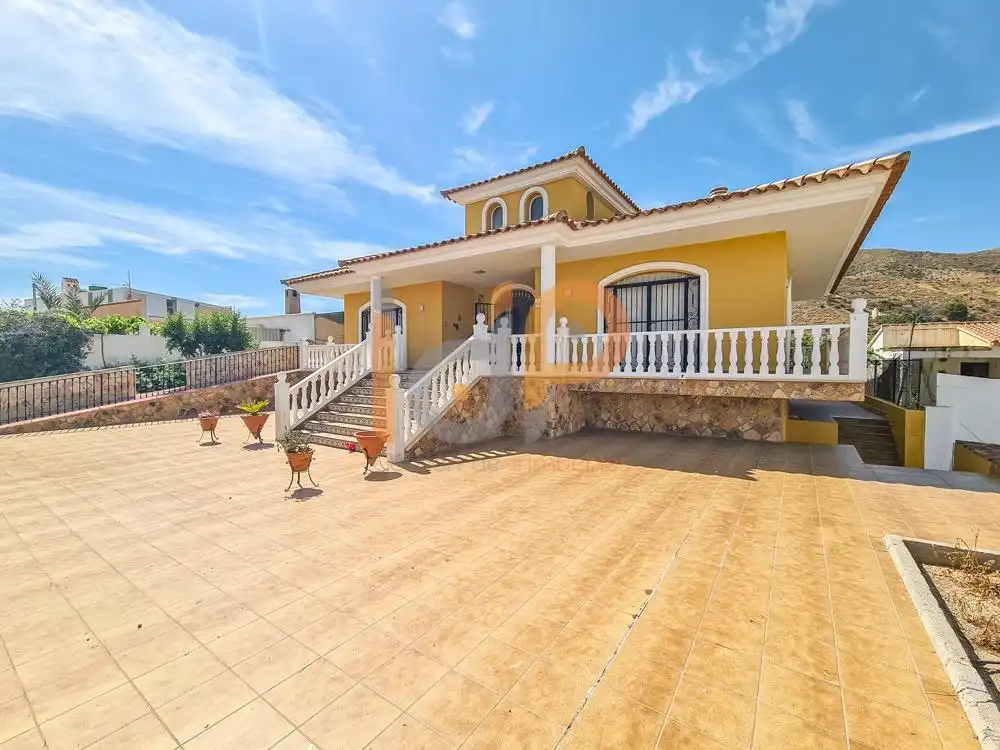 Vista exterior de Casa o xalet en venda en Huércal-Overa amb Aire condicionat, Calefacció i Jardí privat