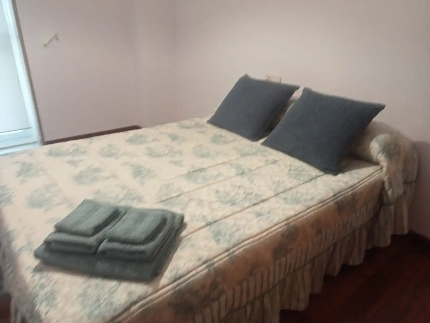 Bedroom of Flat for rent in Santiago de Compostela   with Heating, Parquet flooring and Terrace