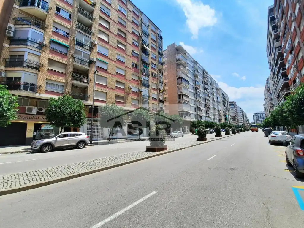 Gewerbefläche zur Miete in Casc Urbà, imagen 3