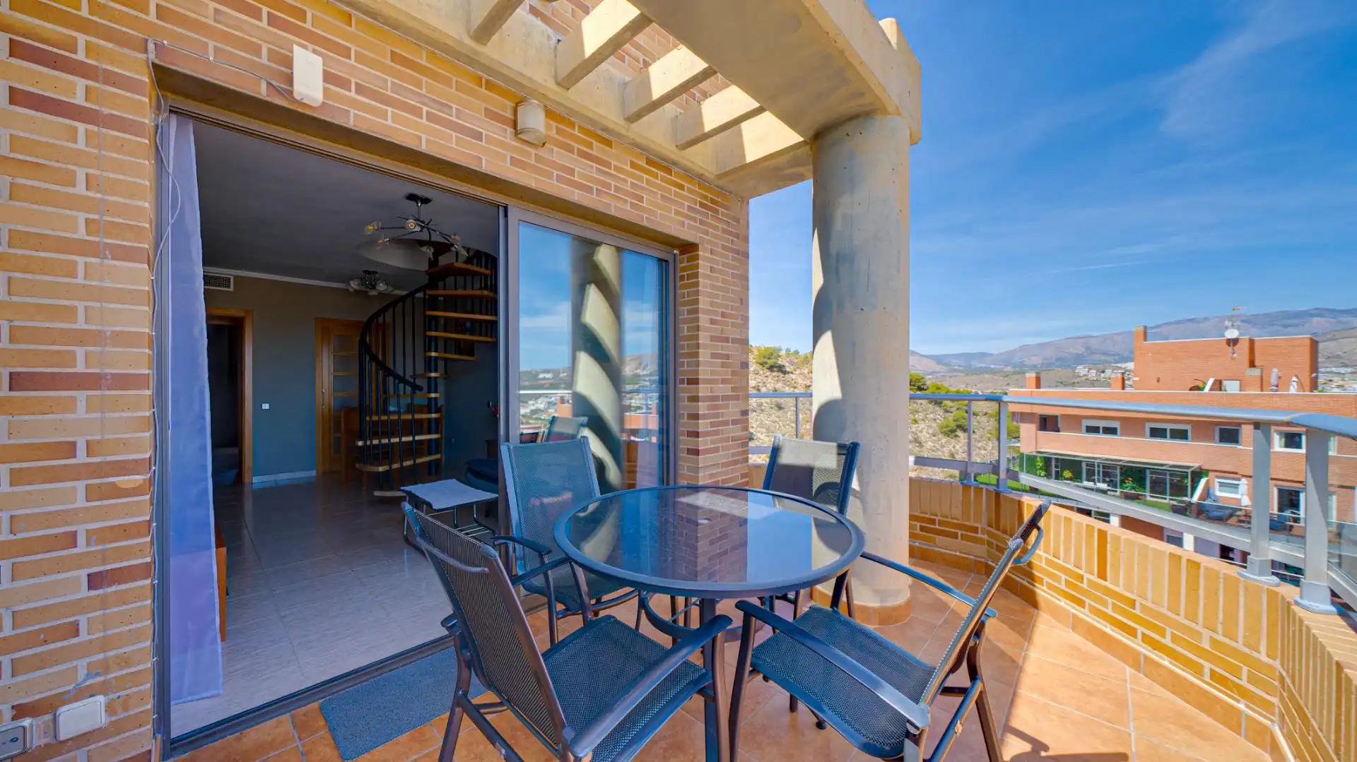 Attic for rent in Calle Ponent, Las Azaleas - Alkadir