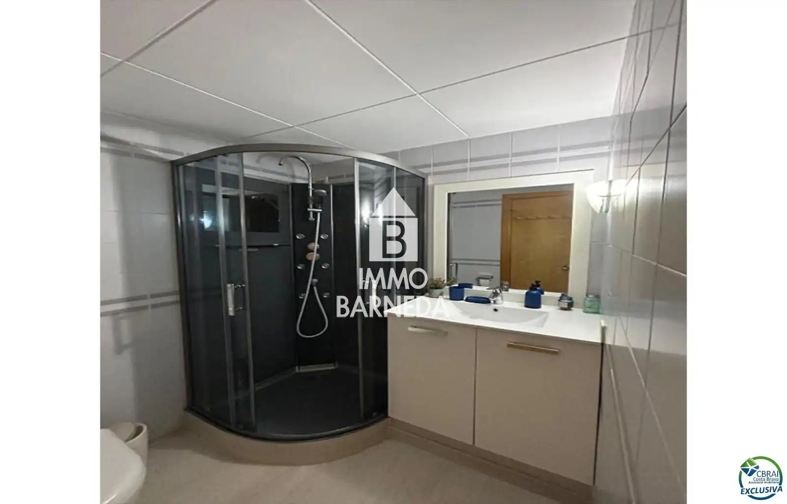 Bany de Pis en venda en Empuriabrava amb Aire condicionat, Calefacció i Terrassa