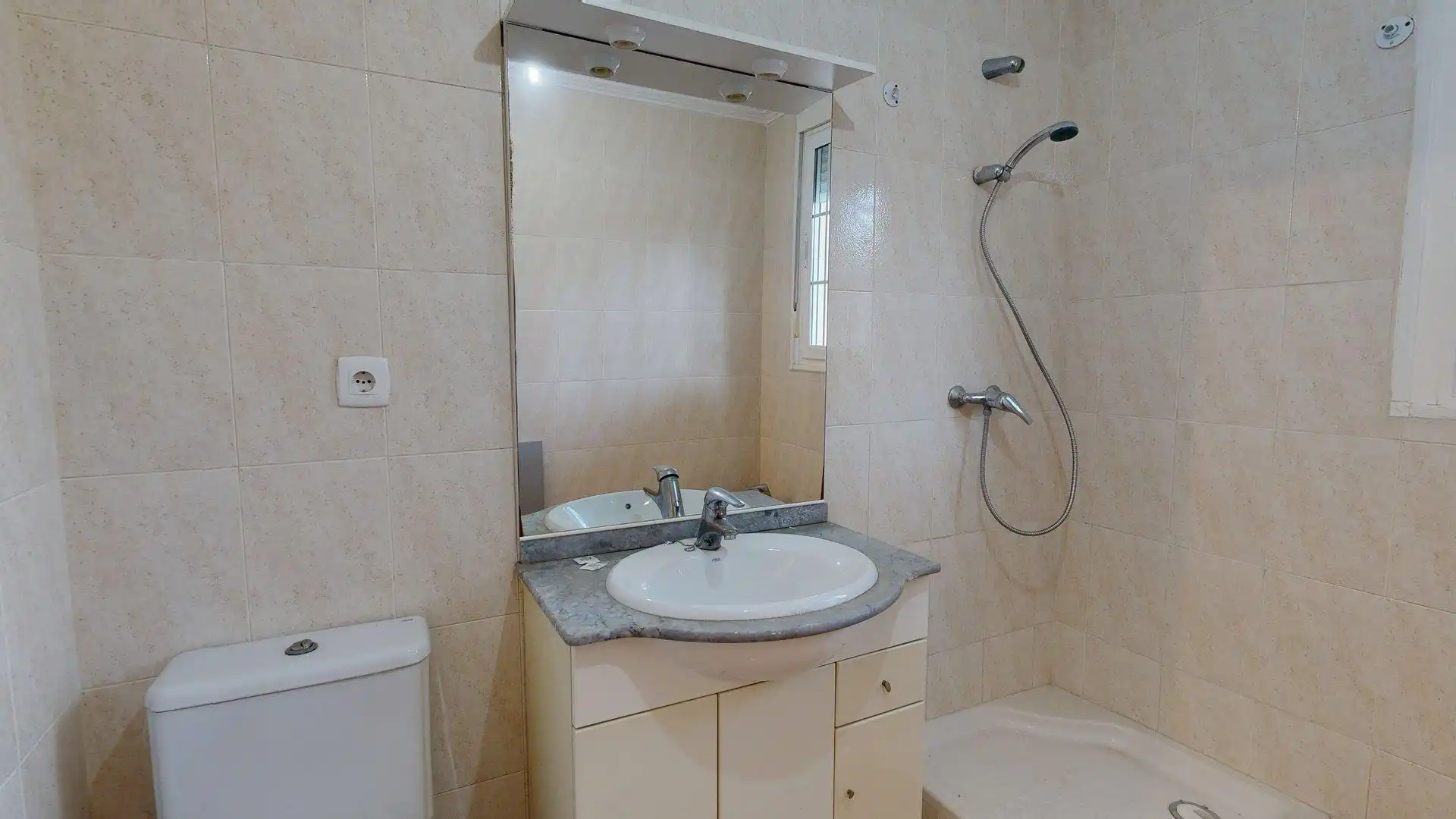 Bathroom of Houses for sale in La Muela
