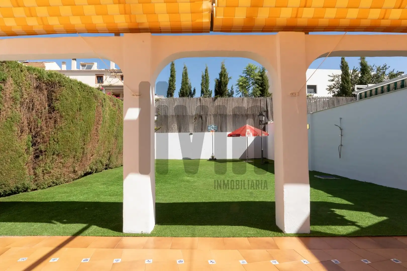 Jardí de Casa adosada en venda en Jaén amb Aire condicionat, Calefacció i Jardí privat