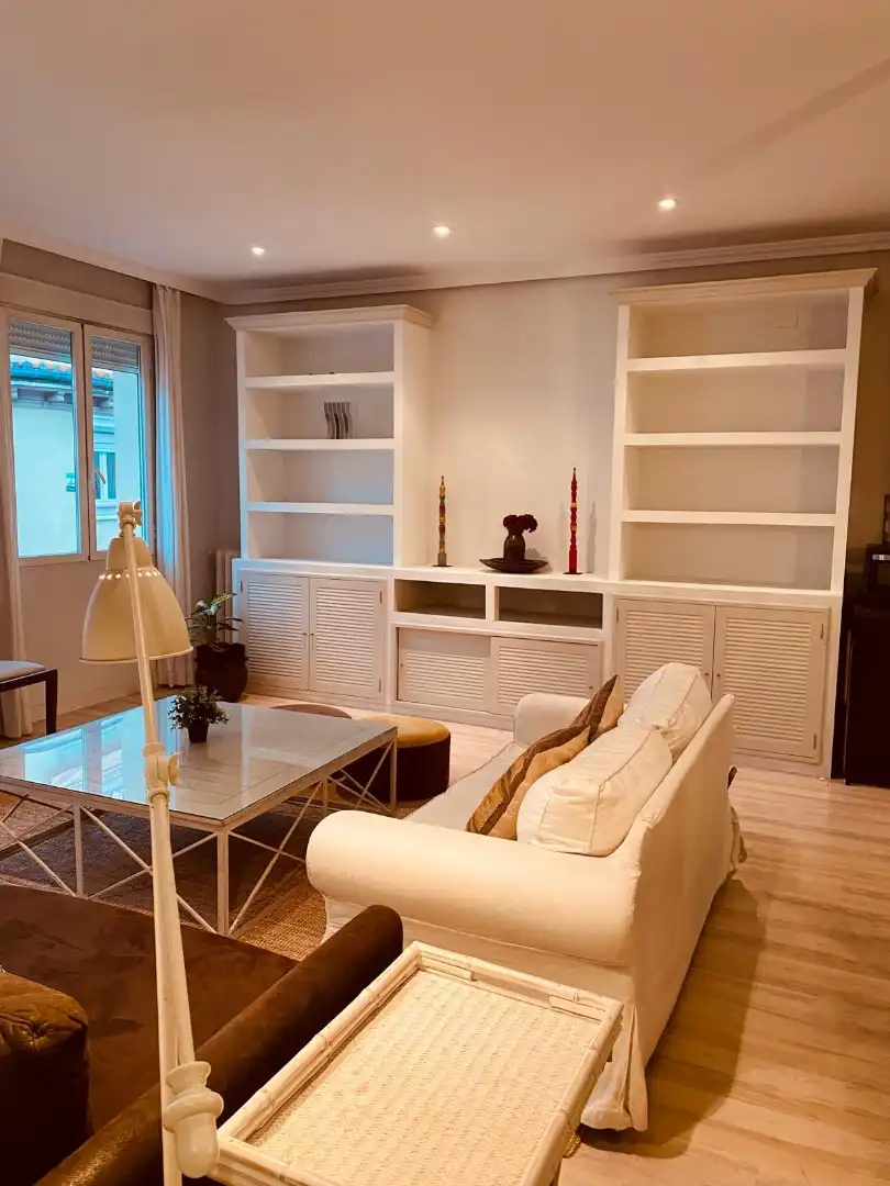 Living room of Flat for rent in Madrid  with Air Conditioner, Heating and Parquet flooring
