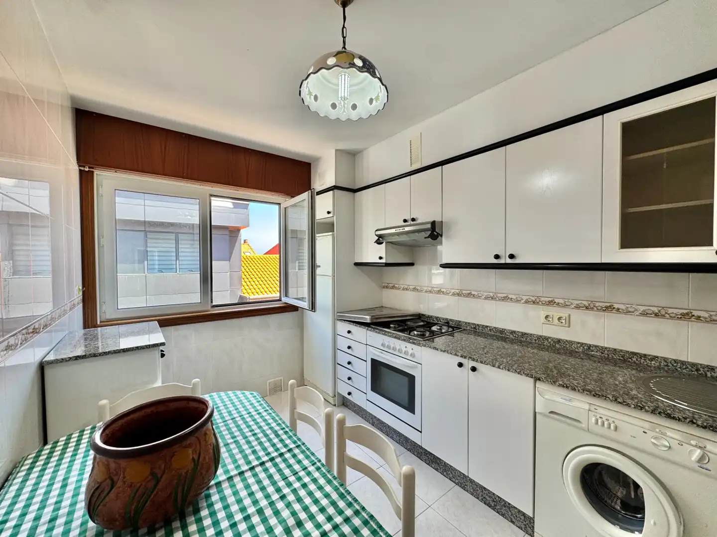 Cocina de Piso en venta en Arteixo con Parquet, Amueblado y Horno
