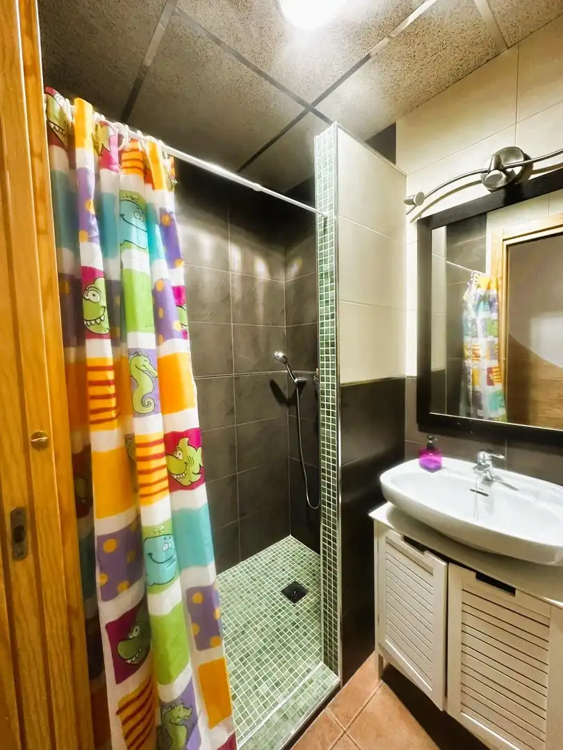 Baño de Apartamento de alquiler en Pilar de la Horadada con Aire acondicionado, Jardín privado y Trastero