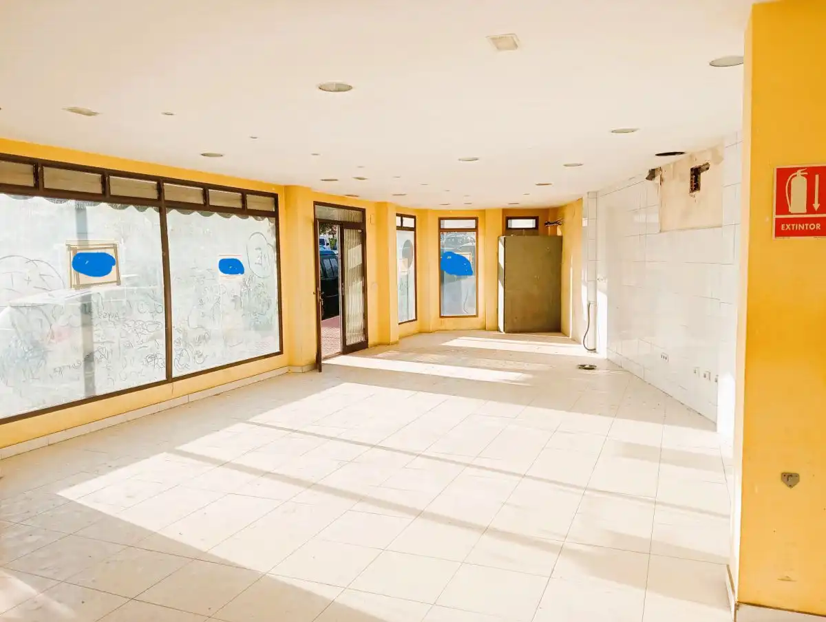Local comercial en venta en Pueblo - Urbanizaciones, imagen 2