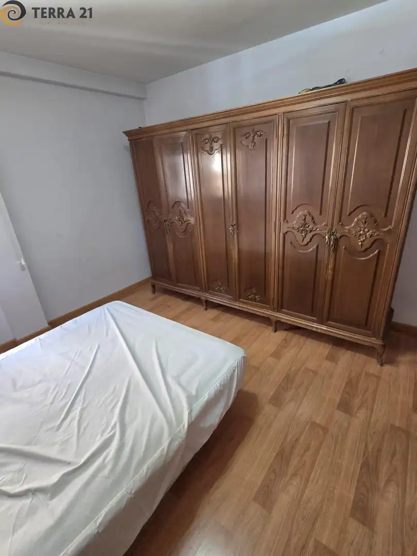 Dormitori de Pis de lloguer en Jaén amb Aire condicionat, Terrassa i Moblat
