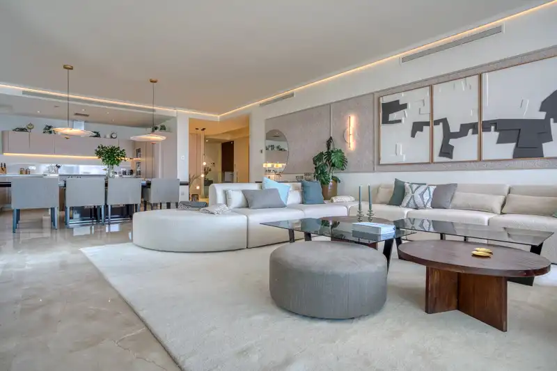 Sala d'estar de Apartament en venda en Marbella amb Aire condicionat, Calefacció i Jardí privat