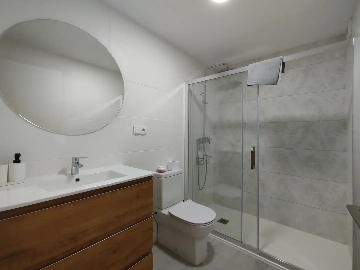 Baño de Piso de alquiler en A Coruña Capital  con Calefacción, Amueblado y Horno