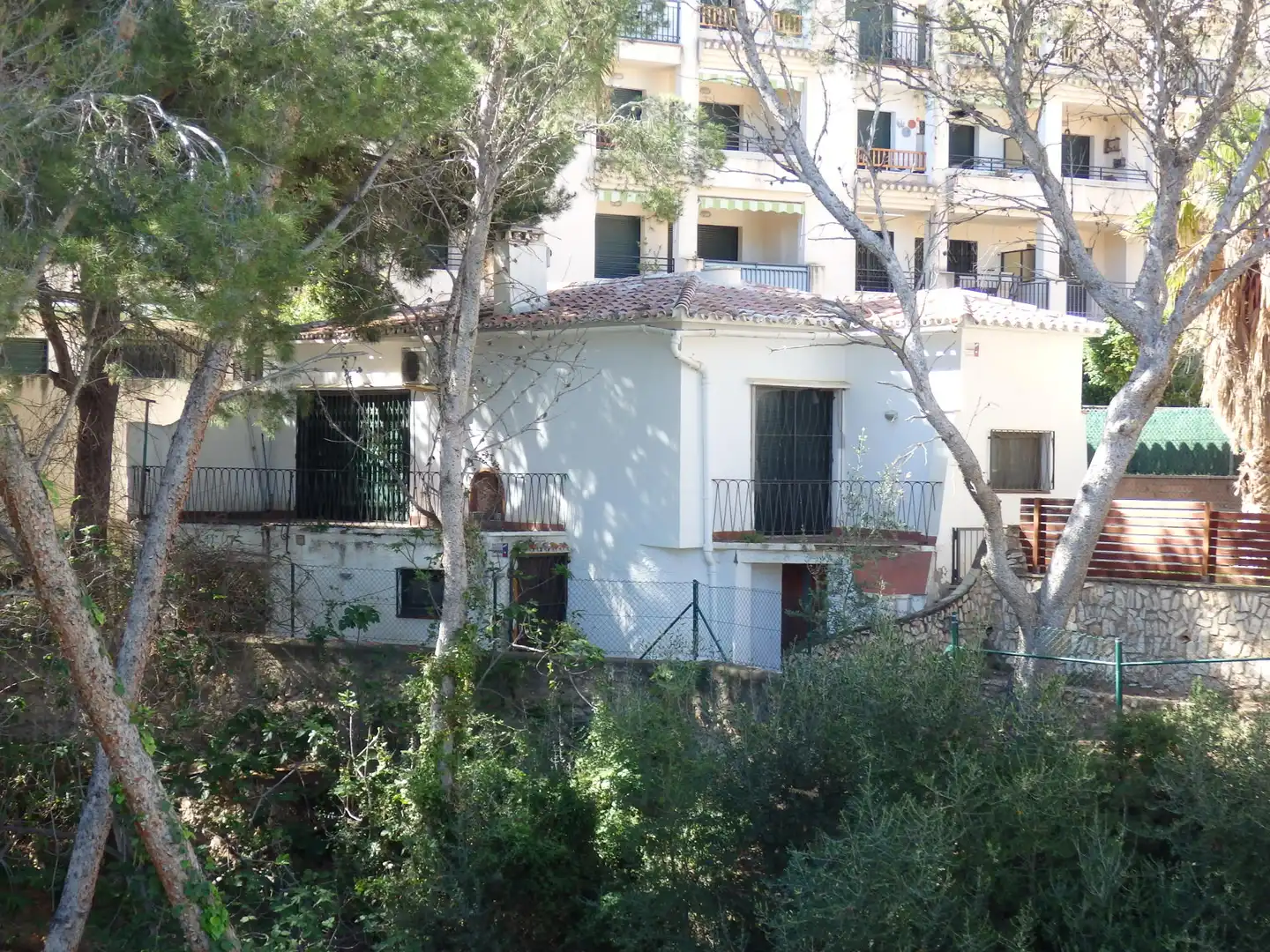 Vista exterior de Casa o xalet en venda en Mont-roig del Camp amb Aire condicionat, Jardí privat i Terrassa