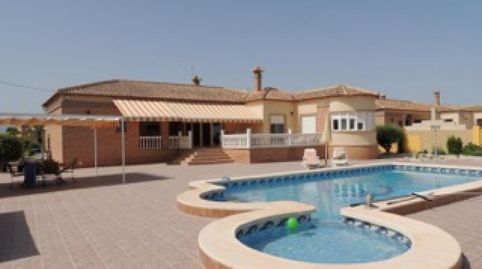 CHALET DE LUJO CON MUY BUENA ORIENTACION EN LUGAR MUY TRANQUILO