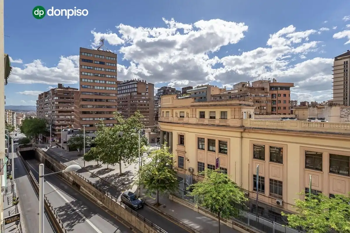 Vista exterior de Piso en venta en Granada con Aire acondicionado, Calefacción y Terraza
