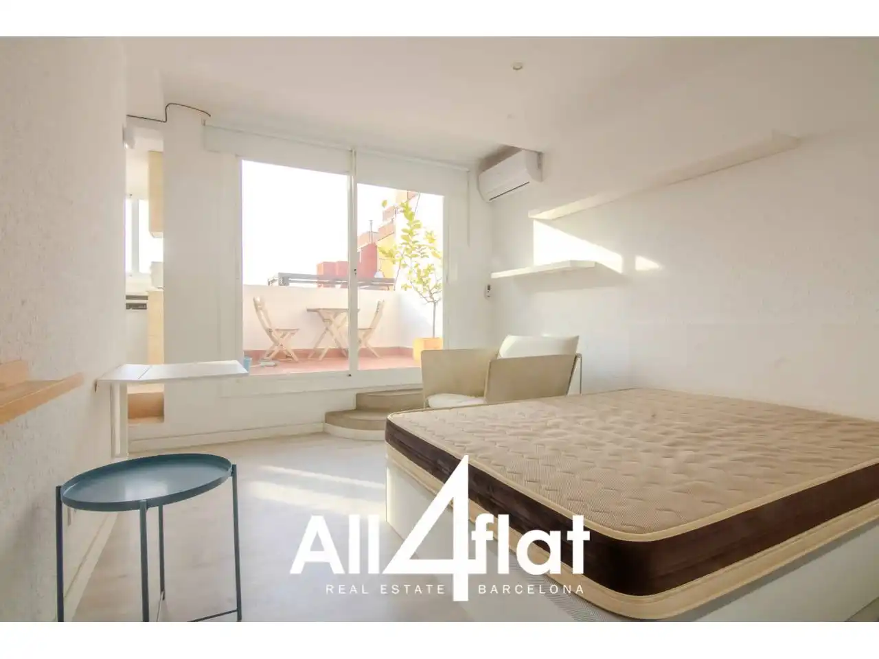 Schlafzimmer von Dachboden zur Miete in Barcelona mit Klimaanlage, Heizung und Parkett