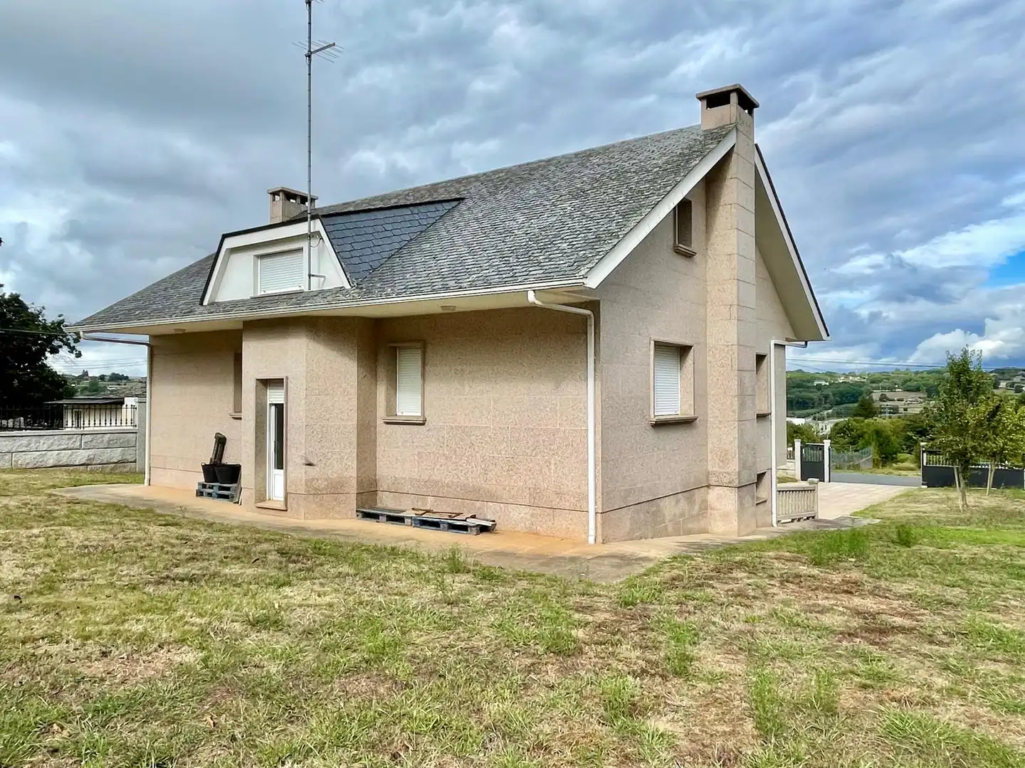 Vista exterior de Casa o chalet en venta en Lugo con Calefacción, Jardín privado y Parquet
