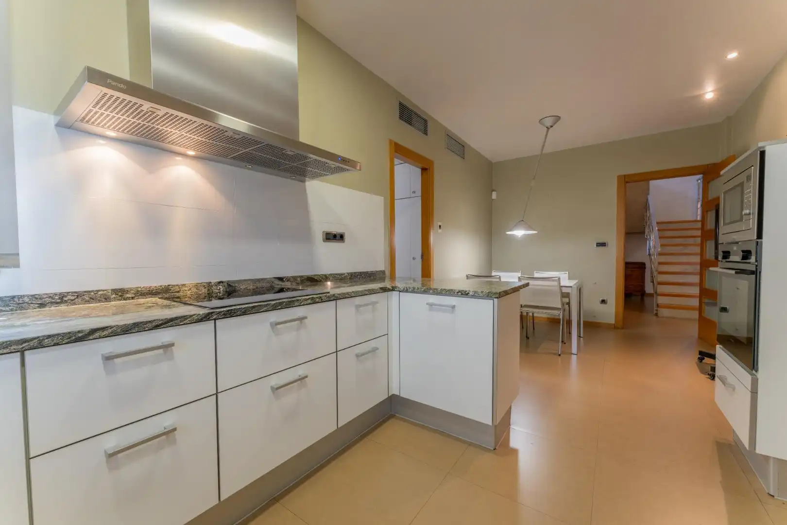 Cocina de Casa o chalet en venta en Elche / Elx con Aire acondicionado, Calefacción y Jardín privado