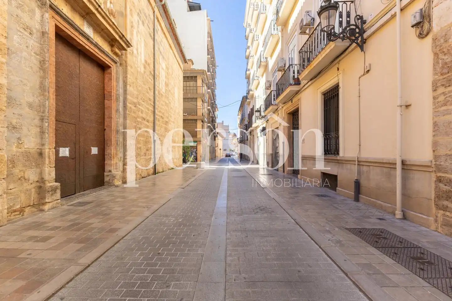 Exterior view of Building for sale in  Valencia Capital