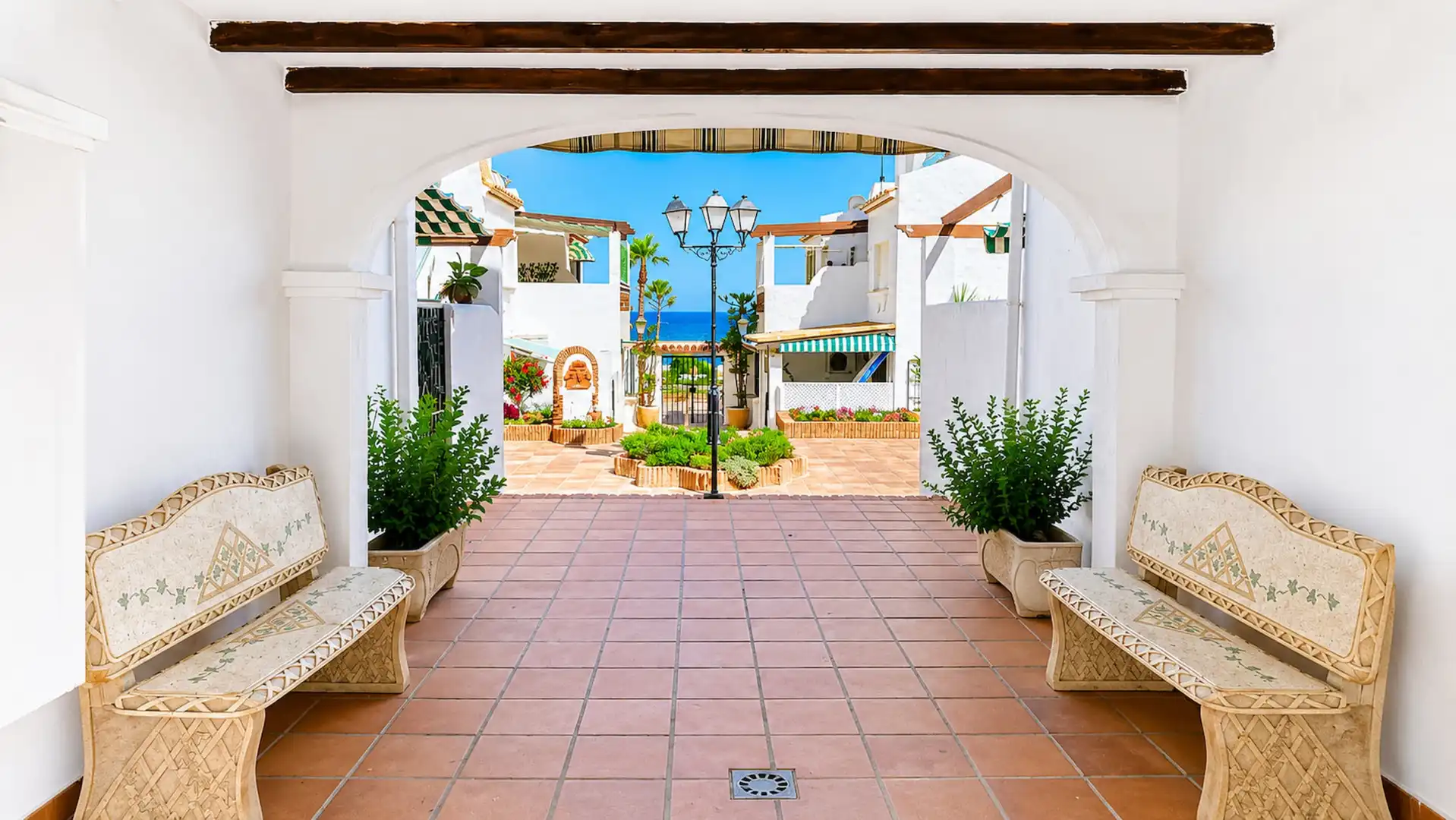 Erdgeschoss zum Verkauf in Manilva mit Klimaanlage, Terrasse und Schwimmbad
