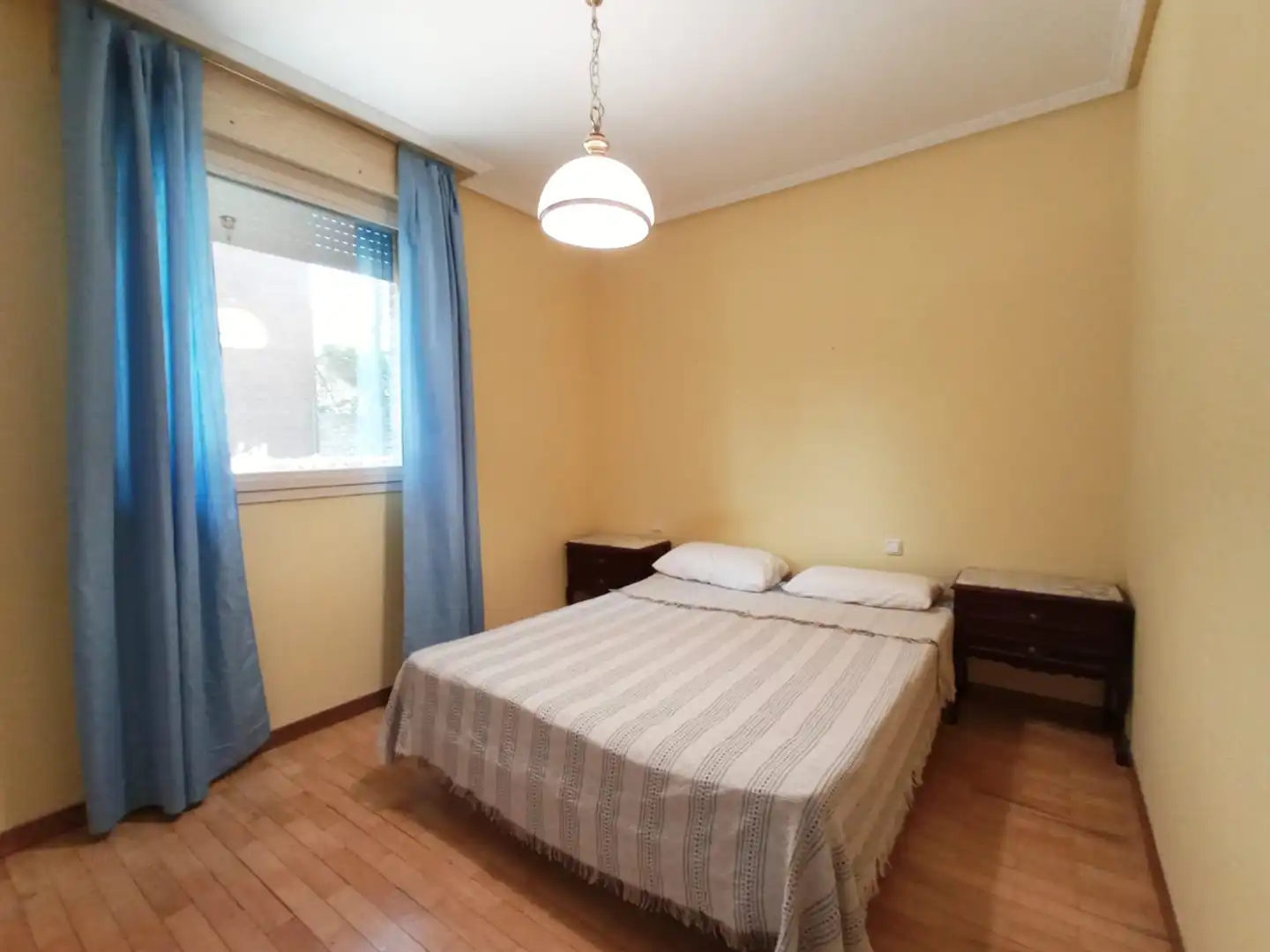 Habitación de Apartamento en venta en Burgos con Calefacción, Parquet y Amueblado