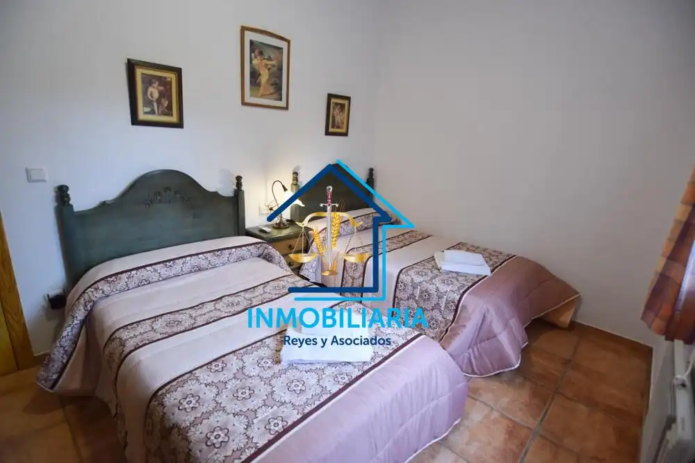 Dormitori de Casa o xalet en venda en Córdoba amb Aire condicionat, Terrassa i Piscina
