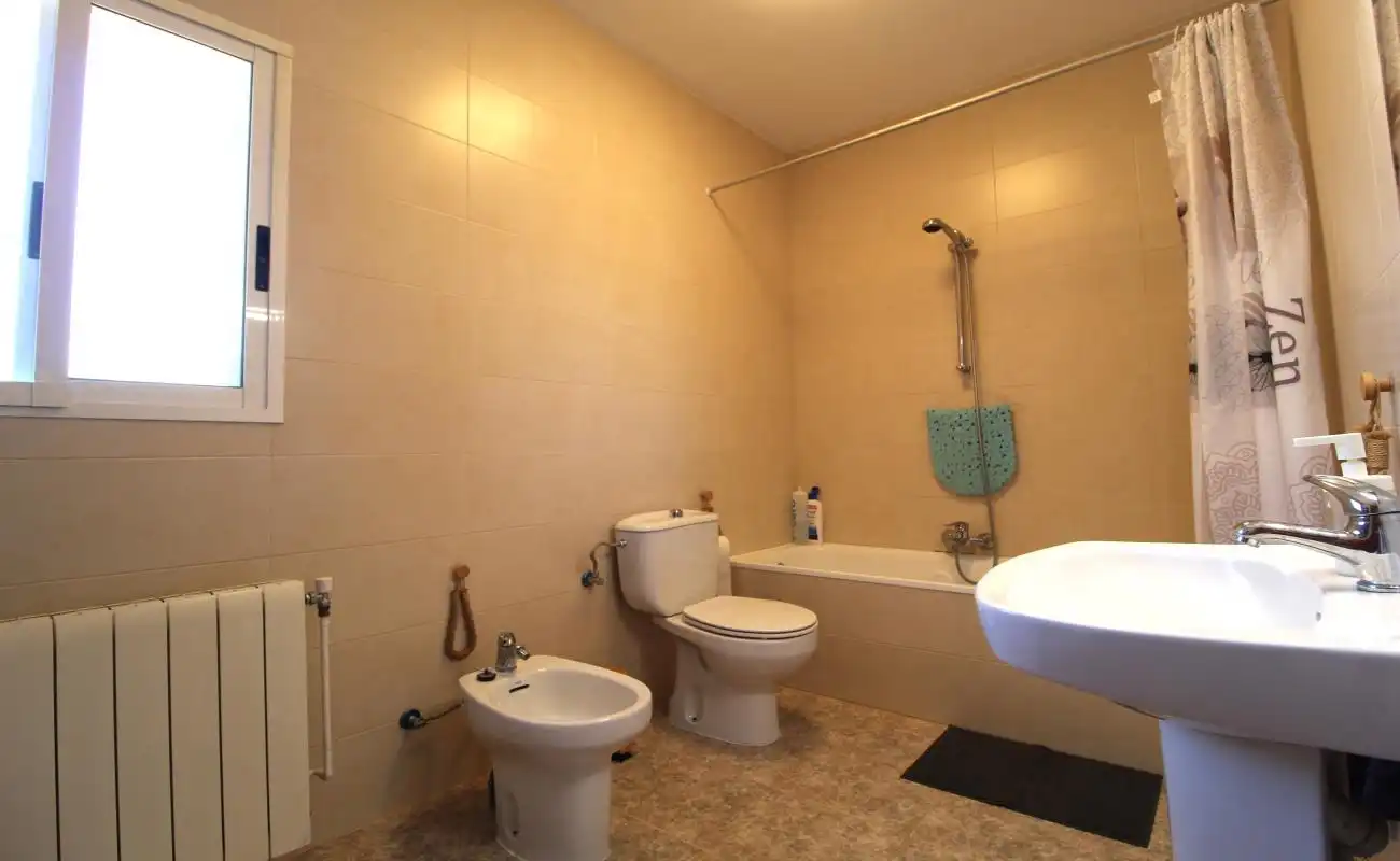 Baño de Casa o chalet en venta en L'Eliana con Aire acondicionado, Calefacción y Jardín privado