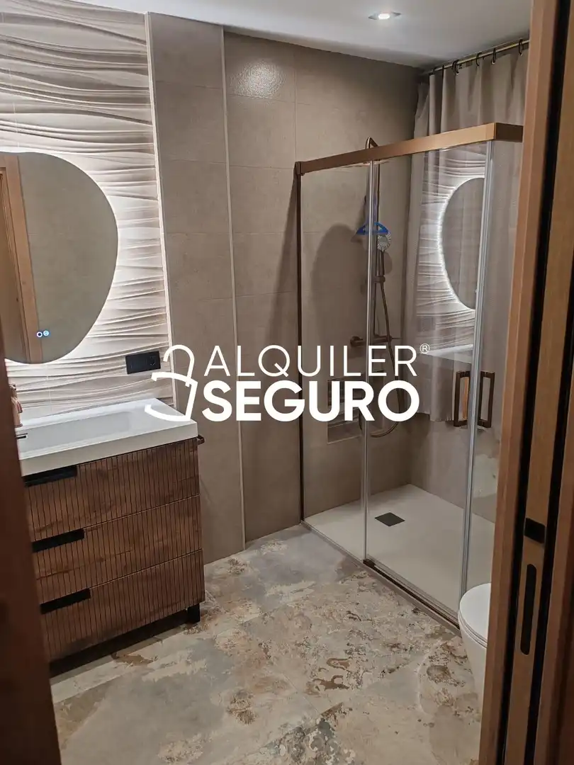 Baño de Casa o chalet de alquiler en Jun con Aire acondicionado, Terraza y Piscina