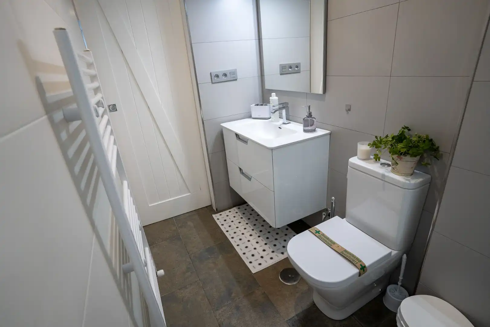 Badezimmer von Dachboden zum Verkauf in La Iruela mit Klimaanlage, Heizung und Terrasse