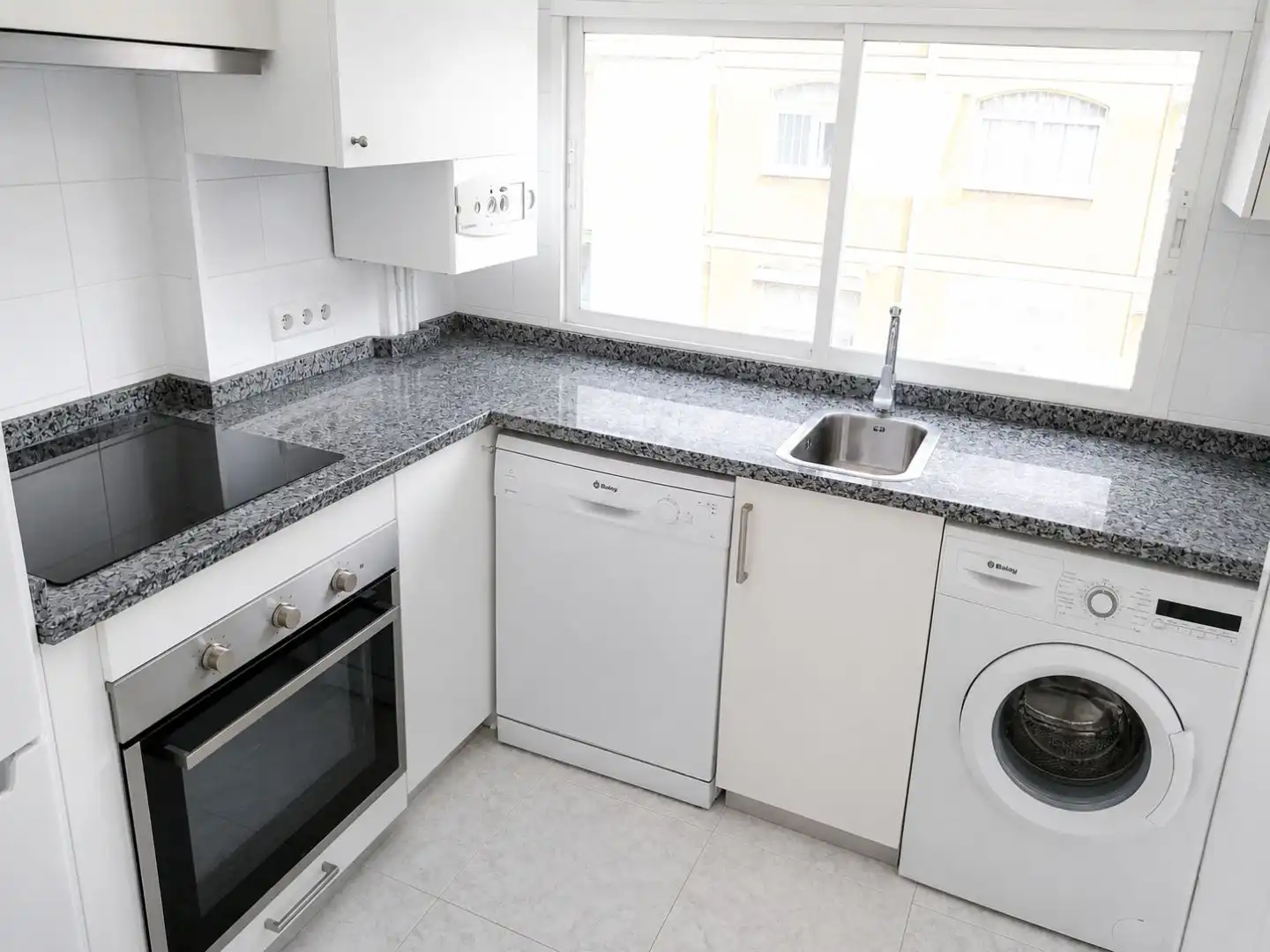 Küche von Wohnung zur Miete in  Madrid Capital mit Klimaanlage und Terrasse