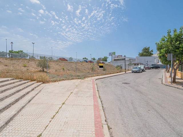 Terreno residencial en Venta en Calle Miguel Ángel Asturias en Castilleja de la Cuesta