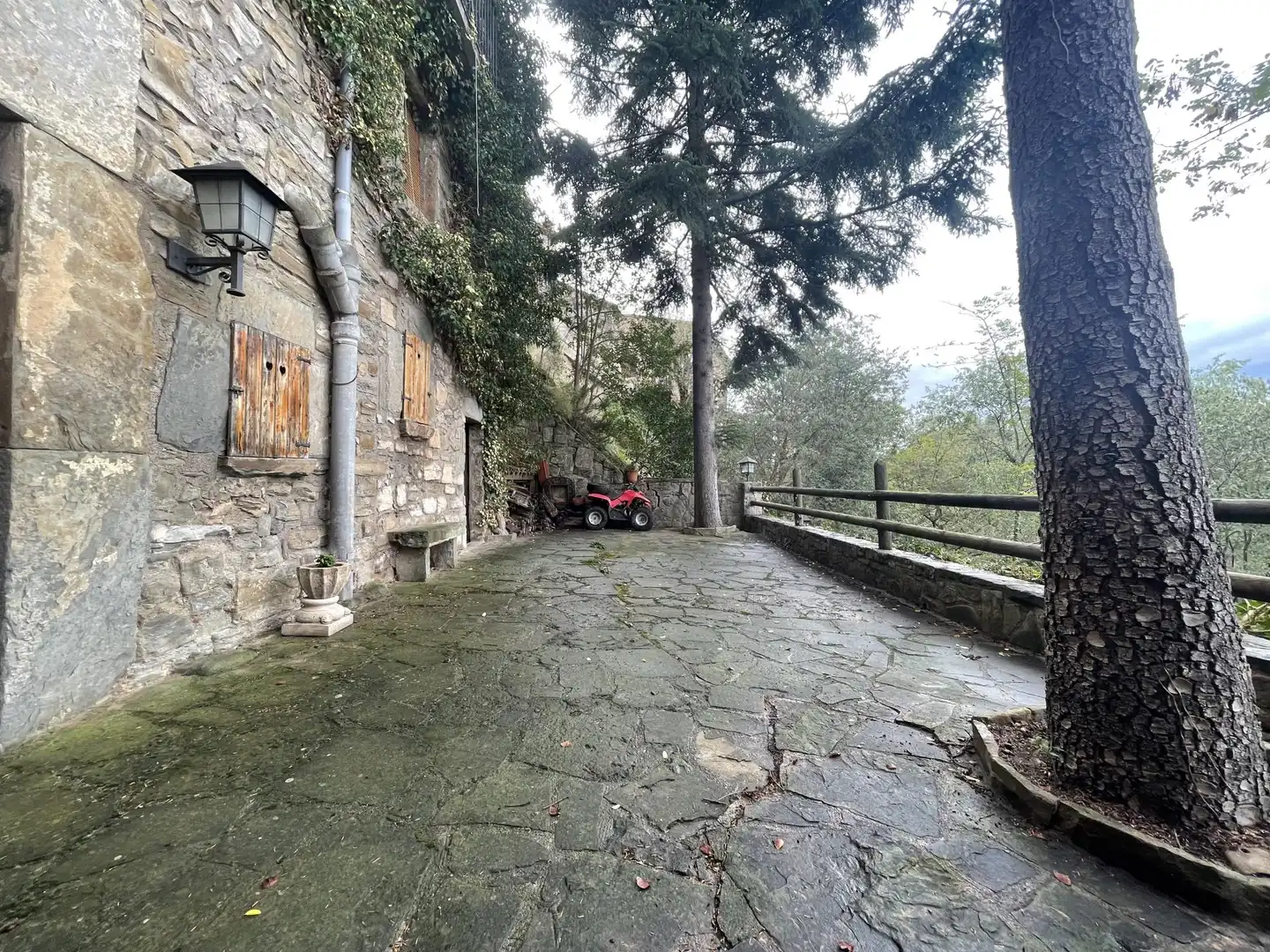 Außenansicht von Einfamilien-Reihenhaus zum Verkauf in Santa Maria d'Oló mit Heizung und Terrasse